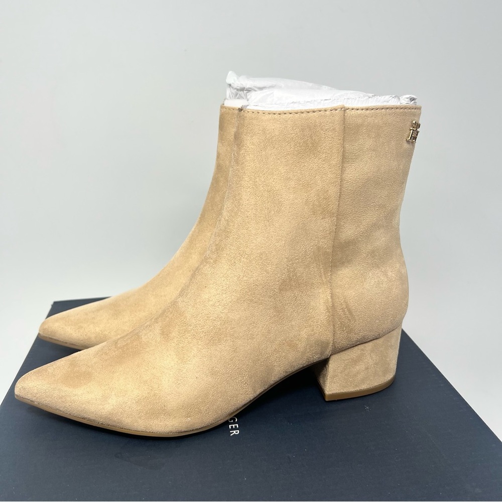 Tommy Hilfiger Tan Boots
Size 7